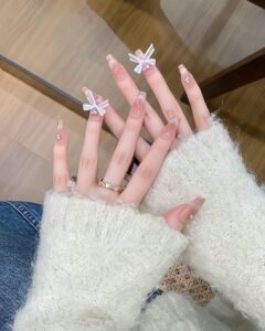 Xu hướng mẫu nail tiểu thư phong cách Hàn Quốc 2025 25 Mau Mong Dinh No Banh Beo Cho Cac Nang Tieu Thu