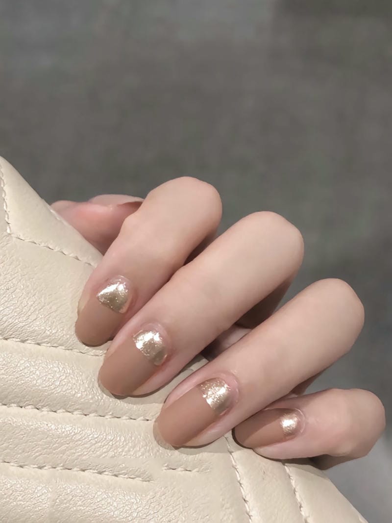 20 mẫu nail nhám cá tính, sang chảnh cho nàng hiện đại 8 Mau Mong Nham Ket Hop Trang Guong