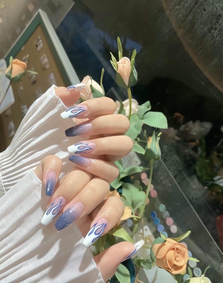 20+ mẫu nail ngọn lửa độc đáo, cá tính cực cháy cho nàng phá cách 2 Mau Mong Ve Ngon Lua Ket Hop Ombre Nhu Dau Mong 768x975