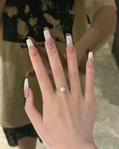 Xu hướng mẫu nail tiểu thư phong cách Hàn Quốc 2025 30 Mau Nail Dinh Da Don Gian Nhe Nhang Cho Tieu Thu