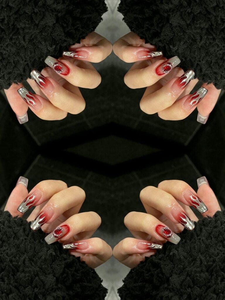 20+ mẫu nail ngọn lửa độc đáo, cá tính cực cháy cho nàng phá cách 18 Mau Nail Ngon Lua Do Ket Hop Trang Guong 768x1024