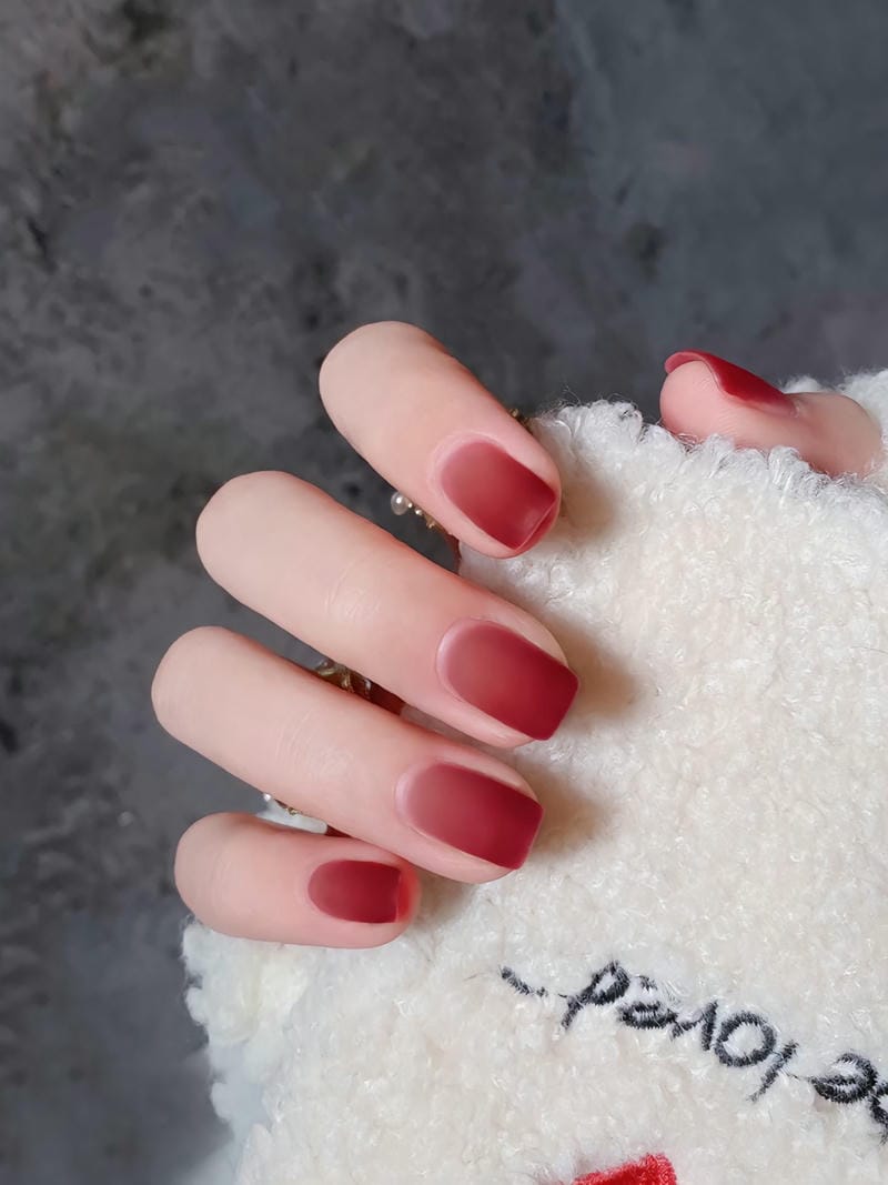 20 mẫu nail nhám cá tính, sang chảnh cho nàng hiện đại 21 Mau Nail Nham Tone Do Noi Bat