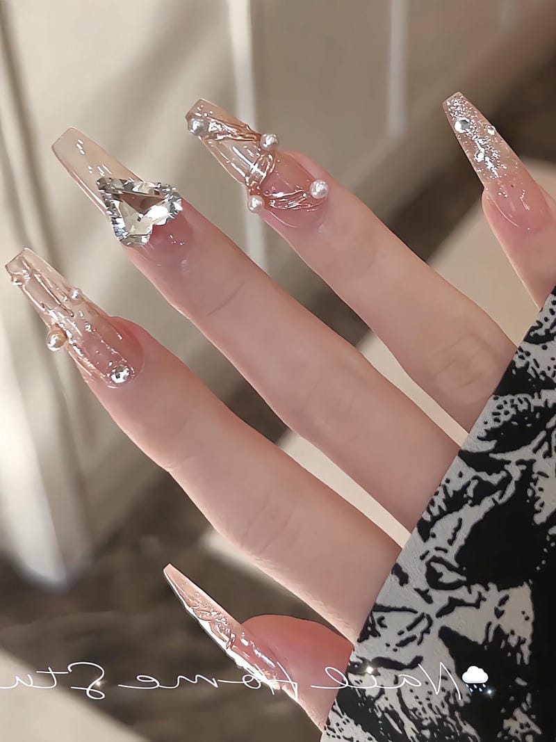 20+ Mẫu Nail Sinh Nhật Đẹp Nhất 2025 Bạn Không Nên Bỏ Lỡ 15 Mau Nail Sinh Nhat Mau Hong Thach Ket Hop Dinh Da Sang Tay