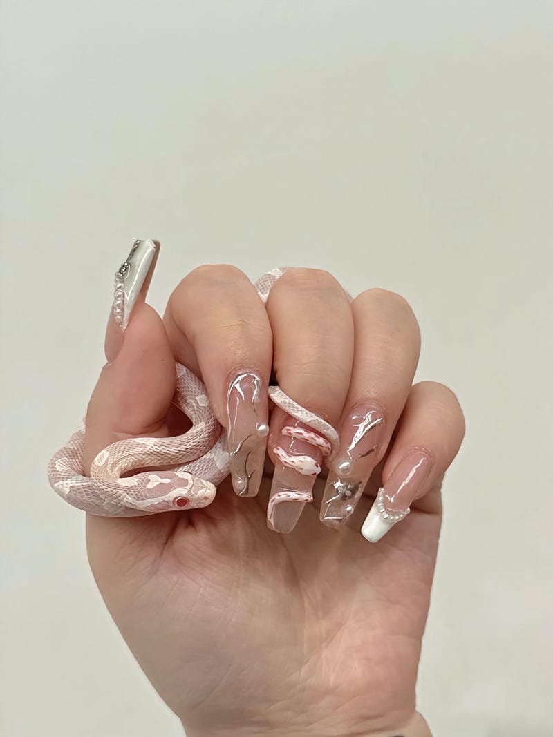 20+ Mẫu Nail Sinh Nhật Đẹp Nhất 2025 Bạn Không Nên Bỏ Lỡ 30 Mau Nail Sinh Nhat Ve Hoa Tiet Ran Noi Ca Tinh
