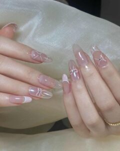 Xu hướng mẫu nail tiểu thư phong cách Hàn Quốc 2025 3 Mau Nail Tieu Thu Banh Beo 768x960