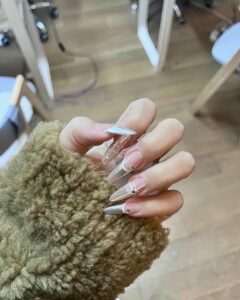 Xu hướng mẫu nail tiểu thư phong cách Hàn Quốc 2025 19 Mau Nail Tieu Thu Desgin Nhe Nhang
