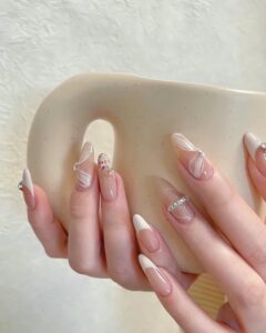 Xu hướng mẫu nail tiểu thư phong cách Hàn Quốc 2025 37 Mau Nail Tieu Thu Don Gian Form Tron