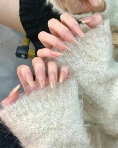 Xu hướng mẫu nail tiểu thư phong cách Hàn Quốc 2025 23 Mau Nail Trang Guong Hong Cho Cac Nang Tieu Thu