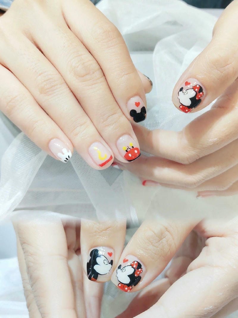 59+ mẫu nail chuột Mickey dễ thương, nổi bật cho nàng mê hoạt hình 12 Mau Nail Ve Mickey Dang Yeu