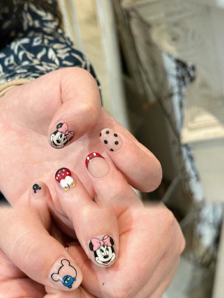 59+ mẫu nail chuột Mickey dễ thương, nổi bật cho nàng mê hoạt hình 22 Mau Nail Ve Mickey Form Ngan 768x1024