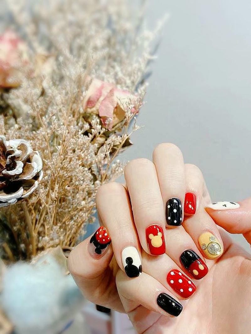 59+ mẫu nail chuột Mickey dễ thương, nổi bật cho nàng mê hoạt hình 6 Mau Nail Ve Mickey Mix Mau Xinh Xan