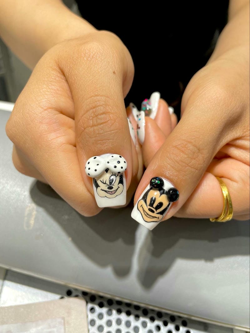 59+ mẫu nail chuột Mickey dễ thương, nổi bật cho nàng mê hoạt hình 7 Mau Nail Ve Mickey Noi Dep
