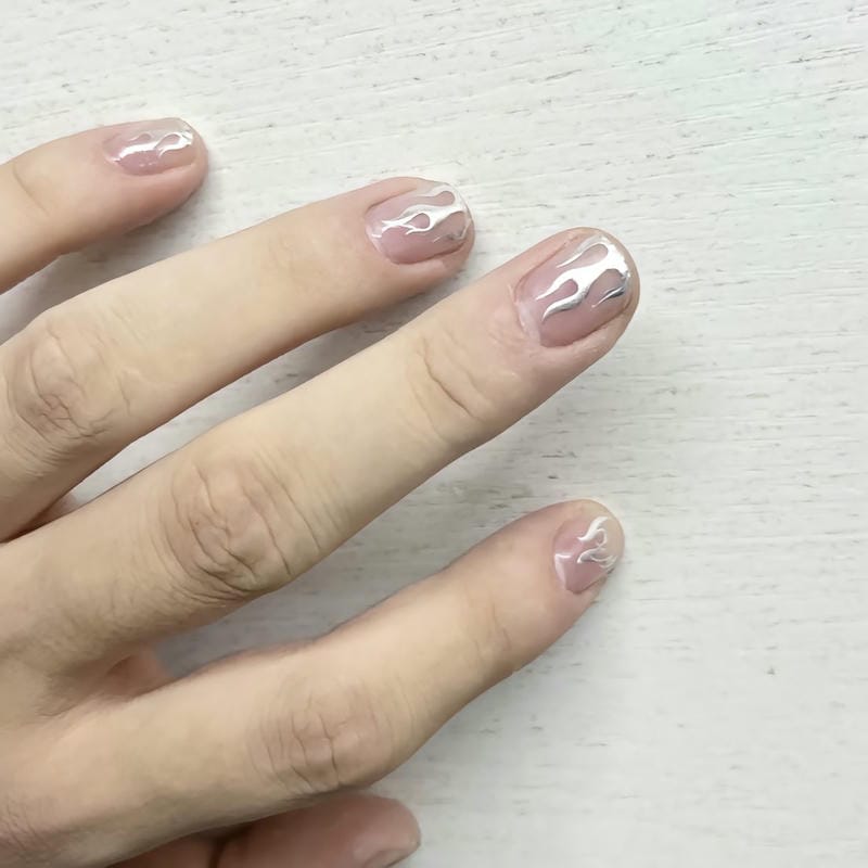 20+ mẫu nail ngọn lửa độc đáo, cá tính cực cháy cho nàng phá cách 5 Mau Nail Ve Ngon Lua Form Ngan