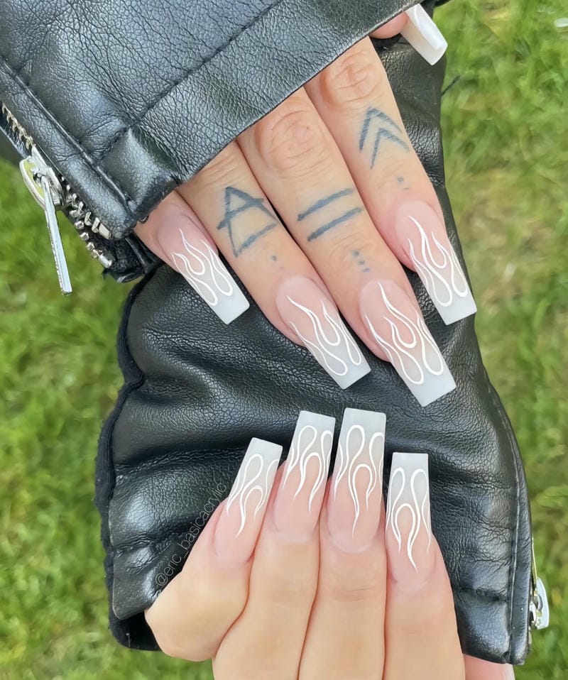 20+ mẫu nail ngọn lửa độc đáo, cá tính cực cháy cho nàng phá cách 8 Mau Nail Ve Ngon Lua Form Vuong Dai
