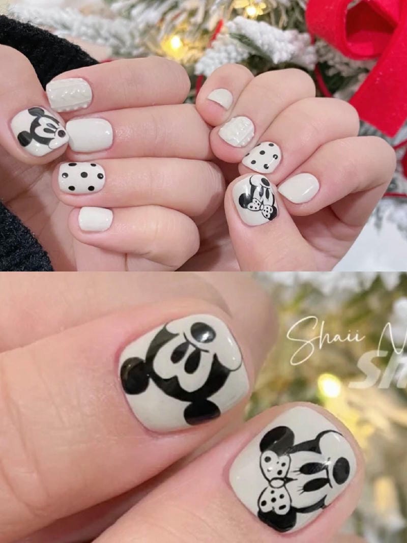 59+ mẫu nail chuột Mickey dễ thương, nổi bật cho nàng mê hoạt hình 8 Nail Chuot Mickey Tone Den Trang Don Gian