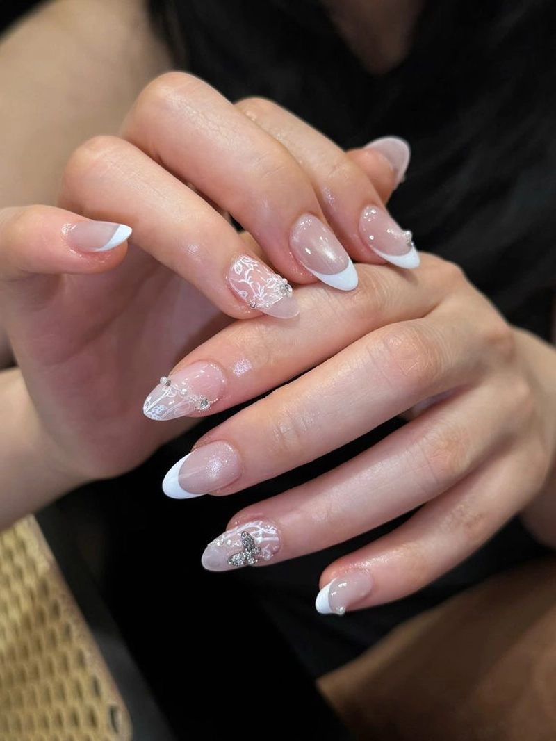 50+ Mẫu nail Tay kỷ yếu hot trend đẹp nhất năm 2025 17 Nail Ky Yeu 24