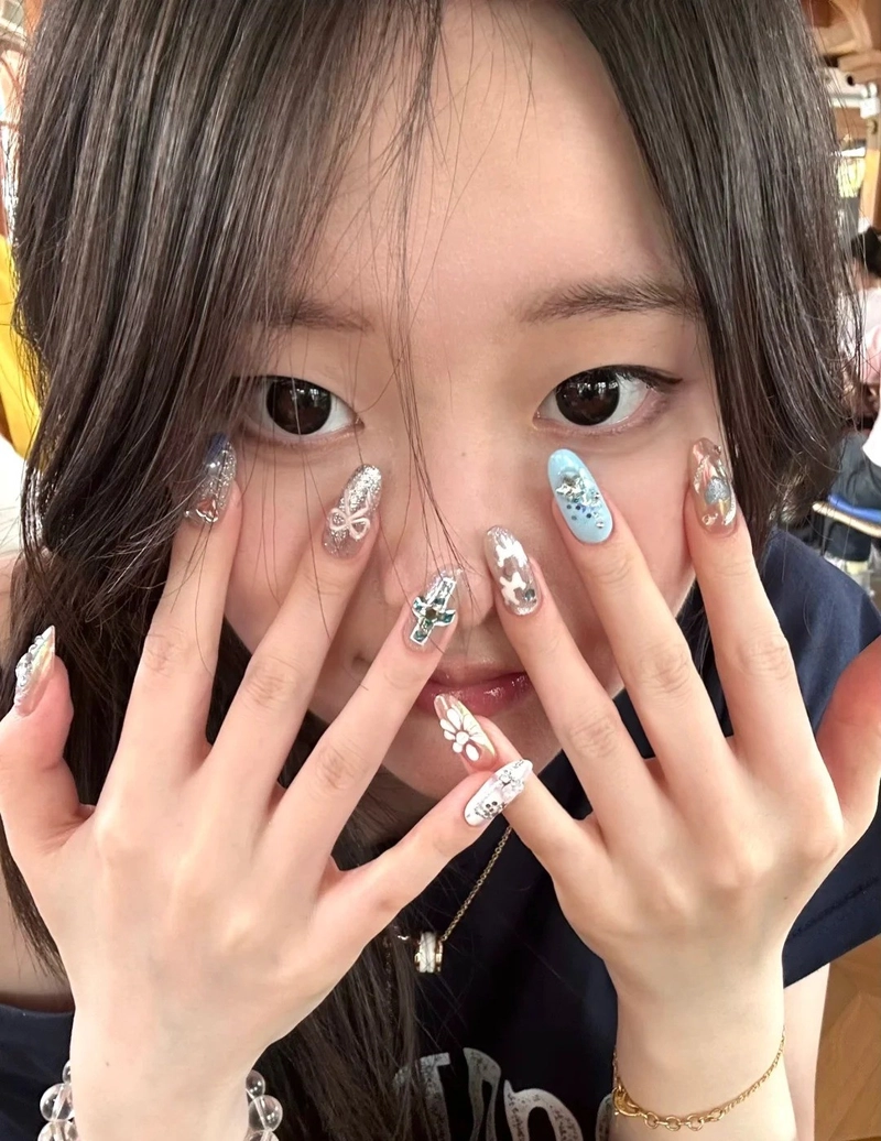50+ Mẫu nail Tay kỷ yếu hot trend đẹp nhất năm 2025 18 Nail Ky Yeu 29