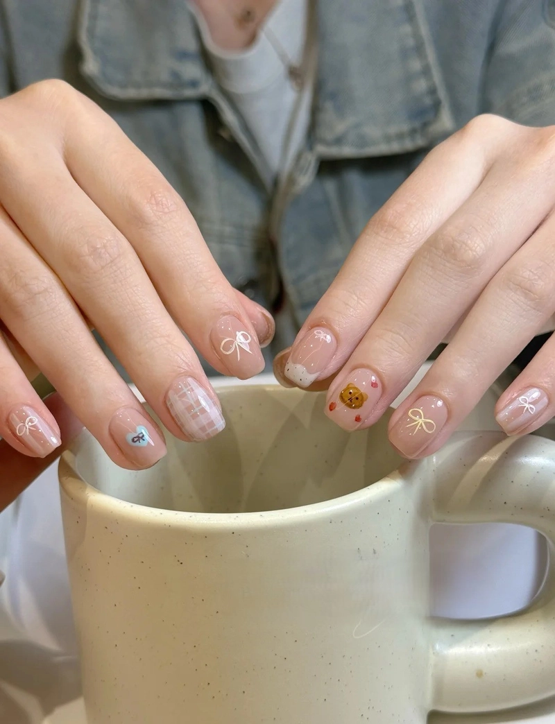 50+ Mẫu nail Tay kỷ yếu hot trend đẹp nhất năm 2025 6 Nail Ky Yeu 34
