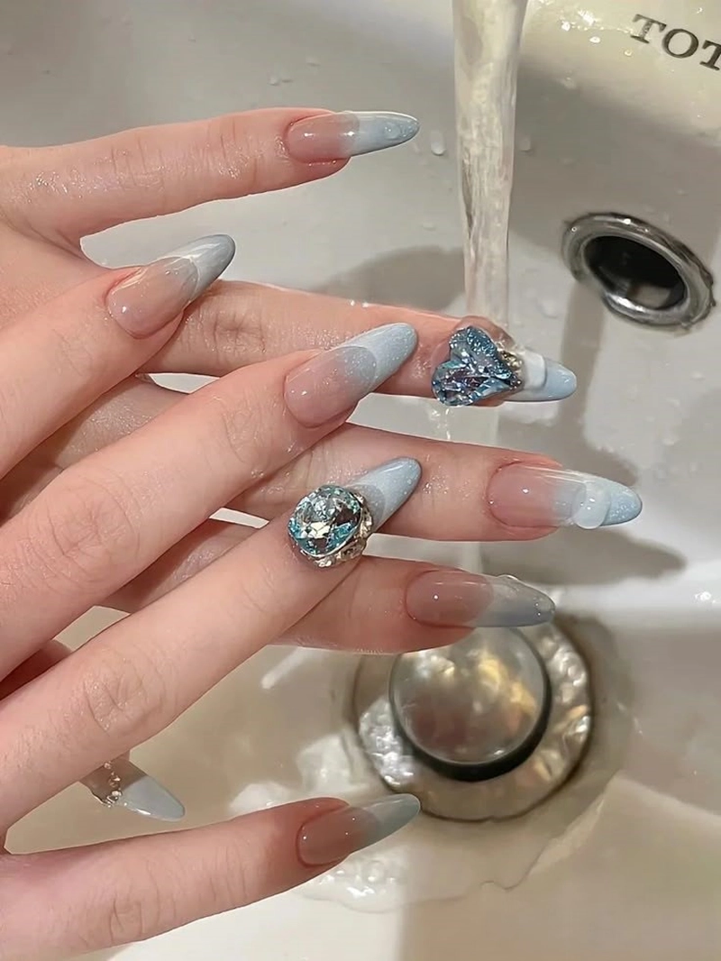 30 Mẫu nail xanh dương pastel nhẹ nhàng cho nàng bánh bèo 6 Nail Xanh Duong 9