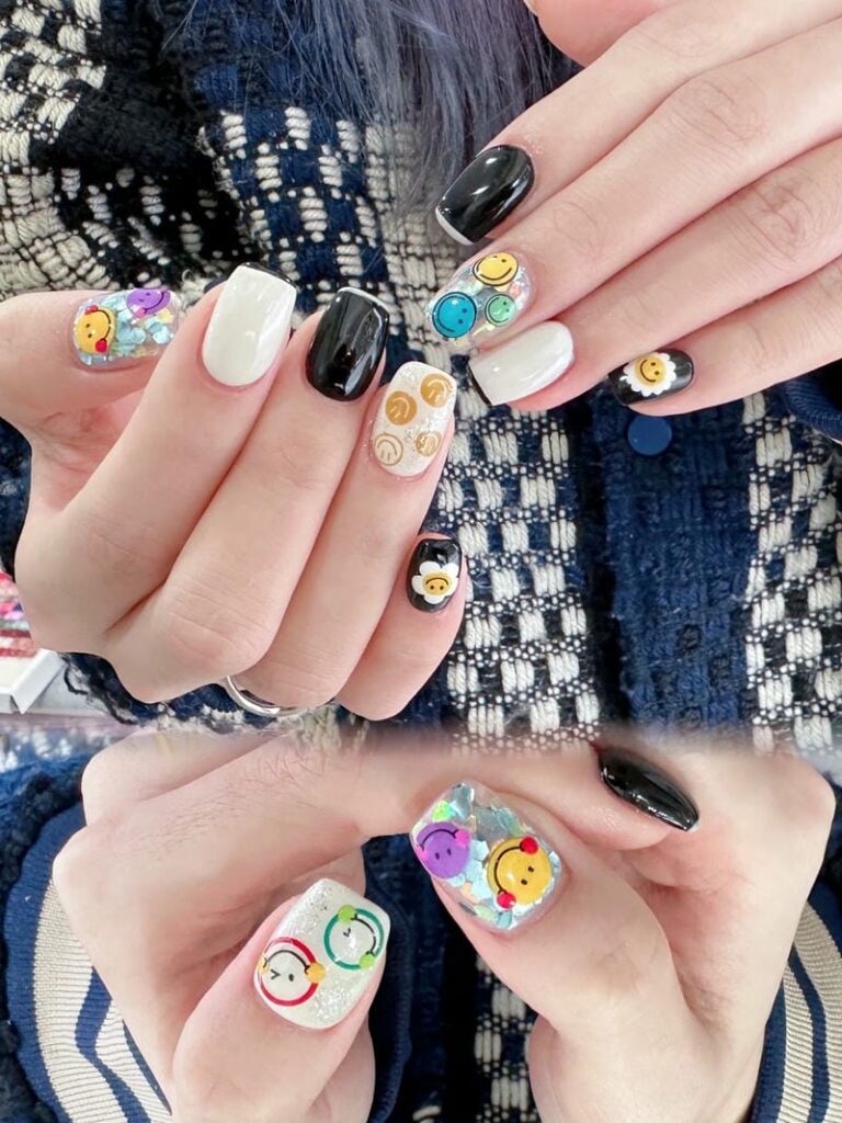 Mẫu nail mặt cười đẹp, dễ thương: Gợi ý hot trend năm 2025 Mau Mong Mat Cuoi Mix Mau Xinh Xan 768x1024