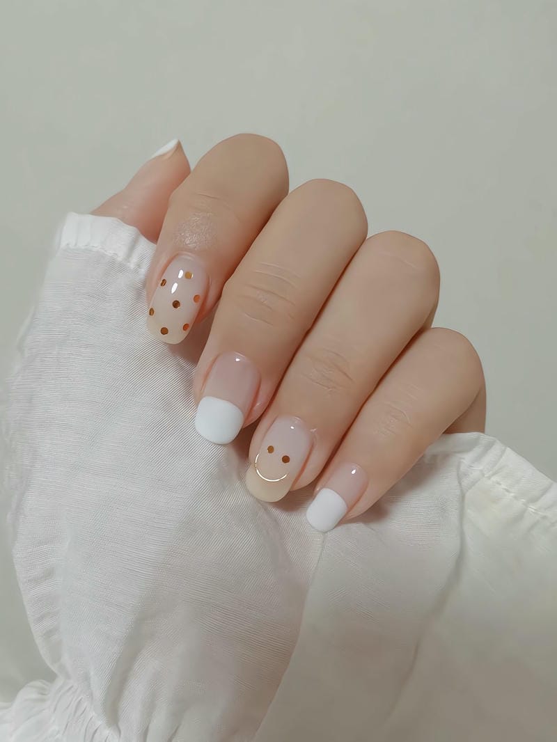 Mẫu nail mặt cười đẹp, dễ thương: Gợi ý hot trend năm 2025 Mau Mong Mat Cuoi Tone Trang Nhe Nhang