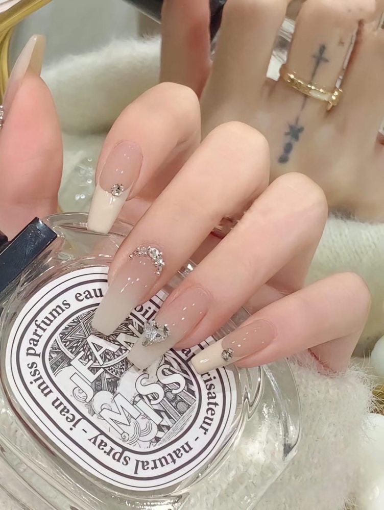 Top những mẫu nail móng thang vuông hiện đại sắc sảo, tôn dáng tay 14 Mau Mong Thang Dinh Da Nhe Nhang