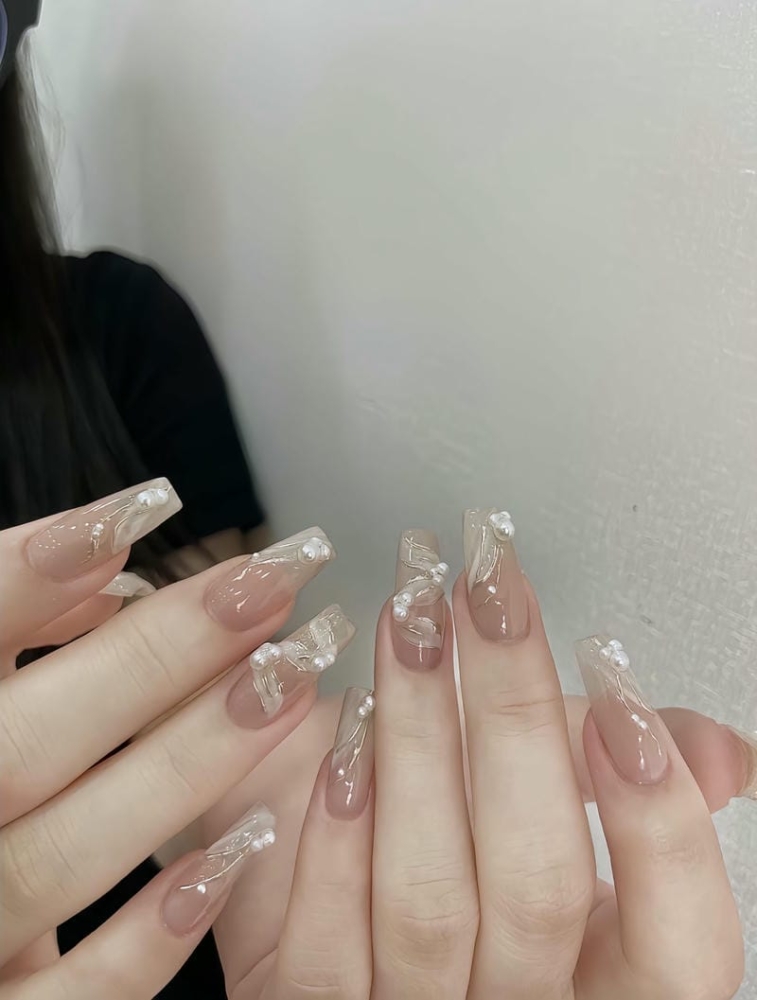 Top những mẫu nail móng thang vuông hiện đại sắc sảo, tôn dáng tay 20 Mau Mong Thang Dinh Ngoc Trai Dep