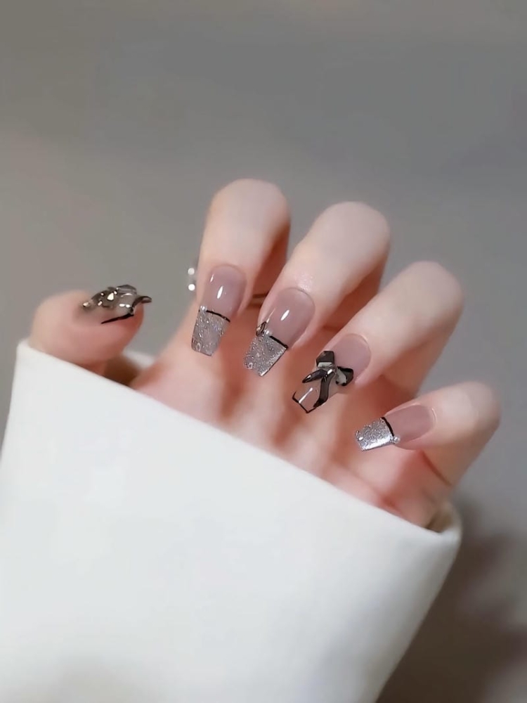 Top những mẫu nail móng thang vuông hiện đại sắc sảo, tôn dáng tay 12 Mau Mong Thang Dinh No Den Ca Tinh