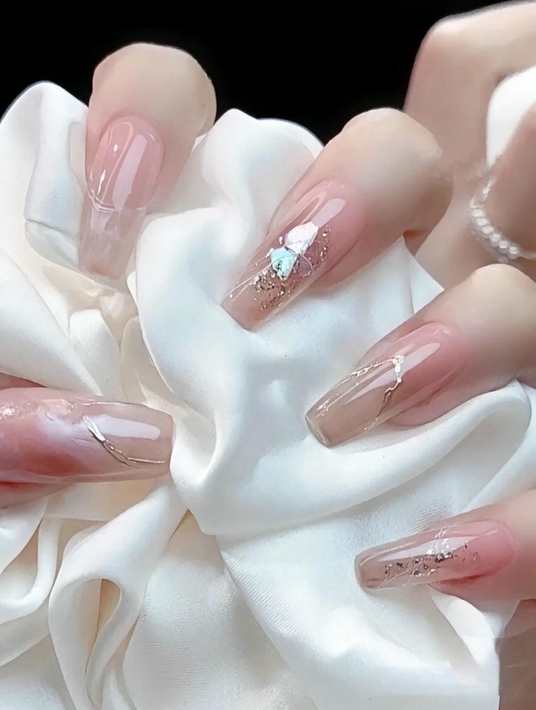 Top những mẫu nail móng thang vuông hiện đại sắc sảo, tôn dáng tay 10 Mau Mong Thang Ket Hop An Kham Sang Tay