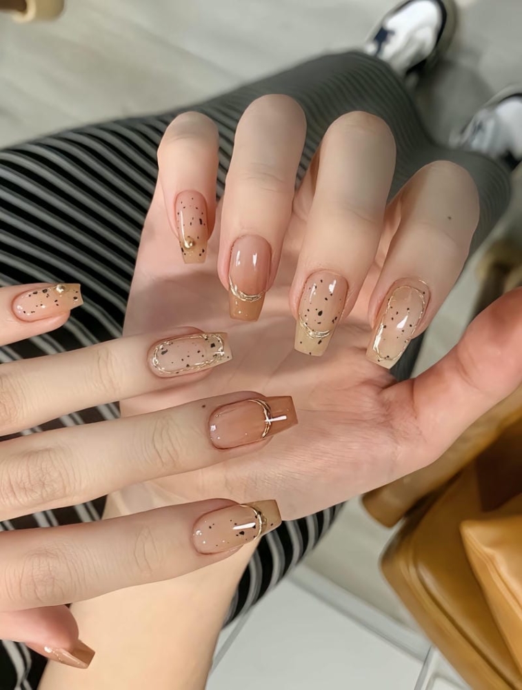 Top những mẫu nail móng thang vuông hiện đại sắc sảo, tôn dáng tay 18 Mau Mong Thang Ket Hop Hieu Ung Trung Cut
