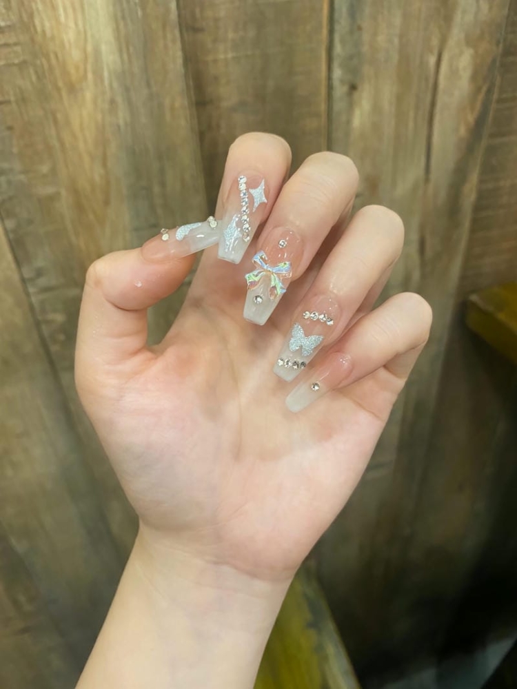 Top những mẫu nail móng thang vuông hiện đại sắc sảo, tôn dáng tay 9 Mau Mong Thang Mau Hong Thach Nhe Nhang