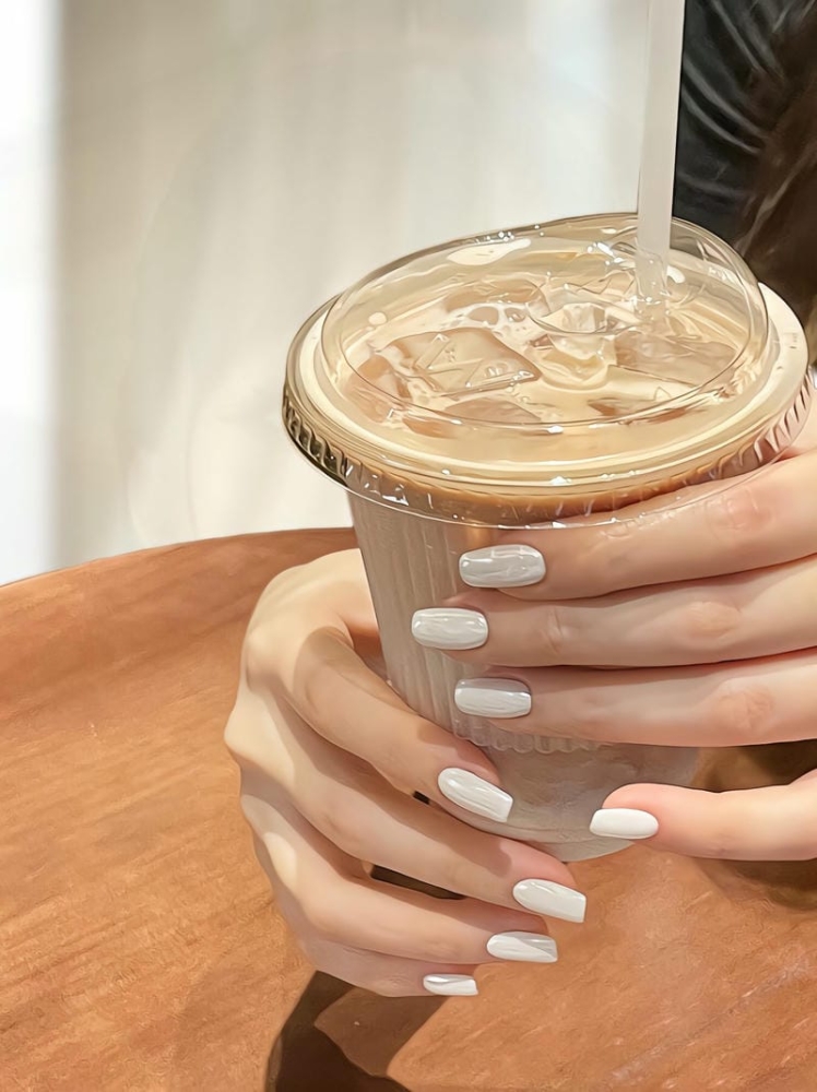 Top những mẫu nail chụp kỷ yếu đẹp siêu xinh cho các nàng 2 Mau Mong Trang Don Gian Danh Cho Hoc Sinh Chup Ky Yeu