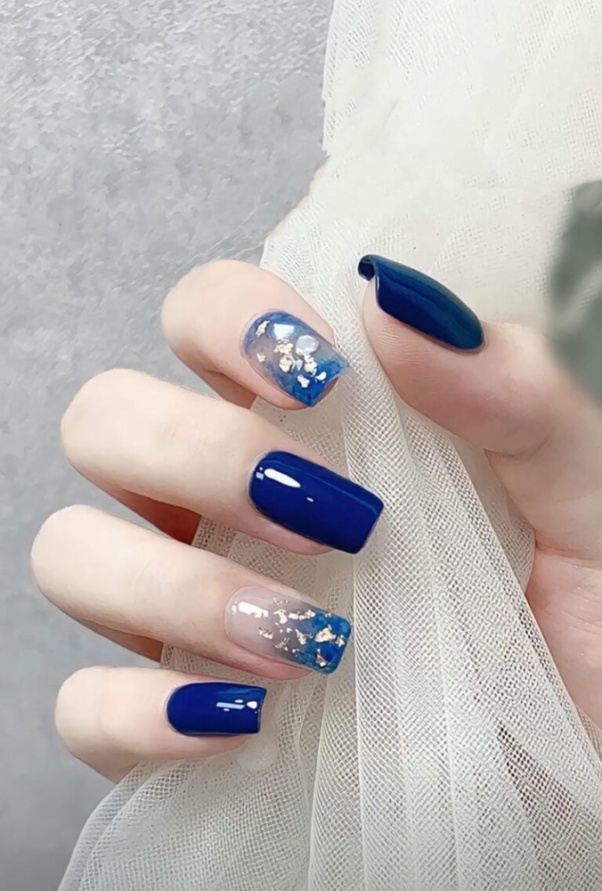 20+ Mẫu nail màu xanh coban sành điệu sang chảnh cho các nàng 5 Mau Mong Xanh Coban Ket Hop Hieu Ung Loang 768x1136