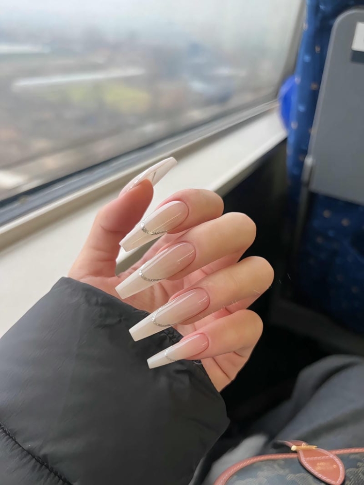 Top những mẫu nail chụp kỷ yếu đẹp siêu xinh cho các nàng 11 Mau Nail Chup Ky Yeu Form Thang Dai