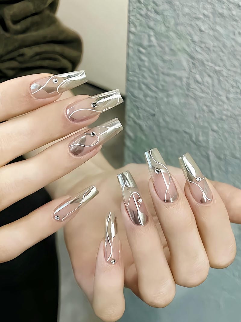 Mẫu Nail Màu Bạc 50+ Thiết Kế Sang Trọng & Cuốn Hút 2025 Mau Nail Desgin Mau Trang Guong Bac Dep