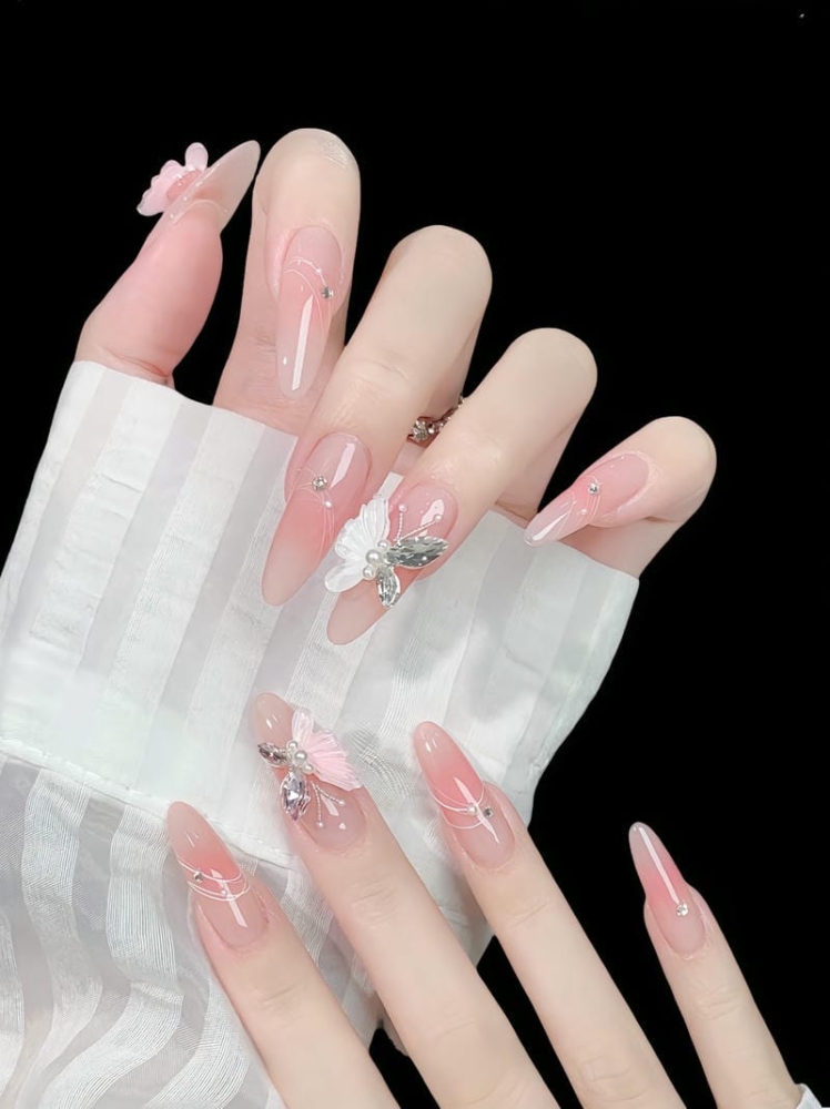 Top 25 mẫu nail bướm vẽ xinh đẹp, quyến rũ và ấn tượng 4 Mau Nail Dinh Da Hinh Con Buom Don Gian Dep