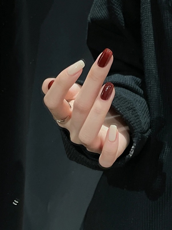 🌺 Mẫu Nail Đỏ Trắng – Sự Kết Hợp “Cháy Phết” Cho Mọi Phong Cách 🌺 9 Mau Nail Do Trang Nhe Nhang Cho Nang Cong So