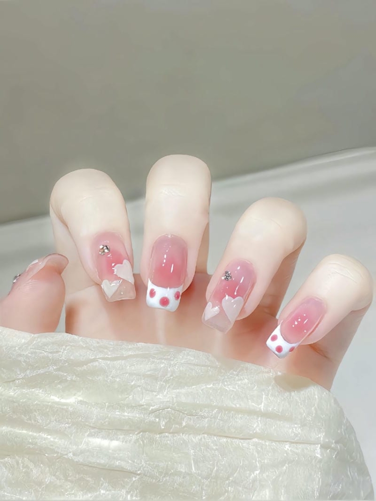 Top những mẫu nail chụp kỷ yếu đẹp siêu xinh cho các nàng 14 Mau Nail French Dau Mong Trang Don Gian Chup Ky Yeu
