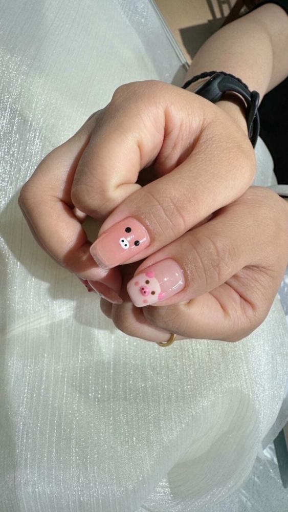 Gợi ý các mẫu nail hình con heo ủn ỉn xinh xắn, đáng yêu 11 Mau Nail Hinh Con Heo Dang Yeu 768x1365