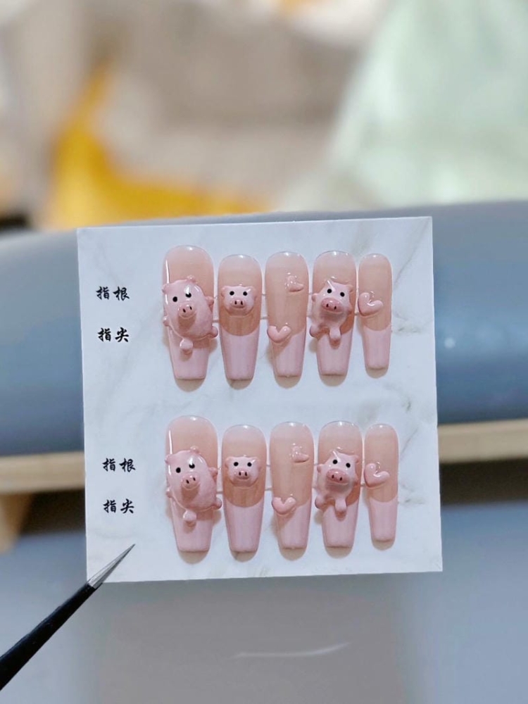 Gợi ý các mẫu nail hình con heo ủn ỉn xinh xắn, đáng yêu 2 Mau Nail Hinh Con Heo De Thuong