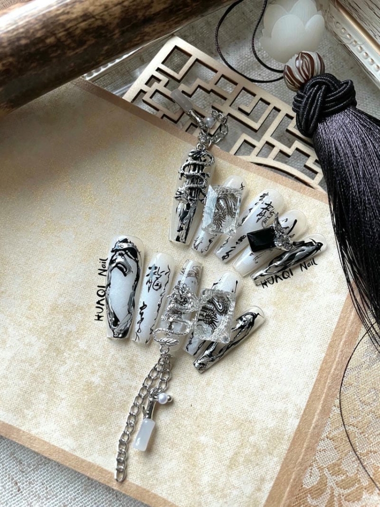 20+ Mẫu nail hình con rồng sang chảnh, độc đáo nhất 14 Mau Nail Hinh Con Rong Tone Den Trang Ca Tinh