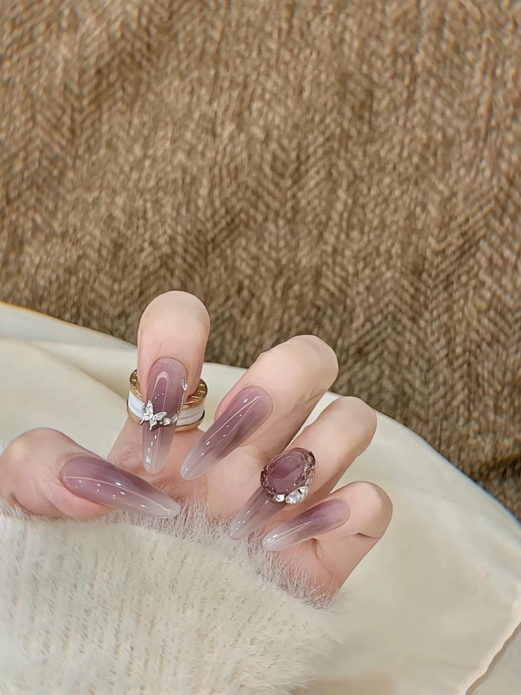 Top những mẫu nail chụp kỷ yếu đẹp siêu xinh cho các nàng 4 Mau Nail Ky Yeu Dinh Da Nhe Nhang 2