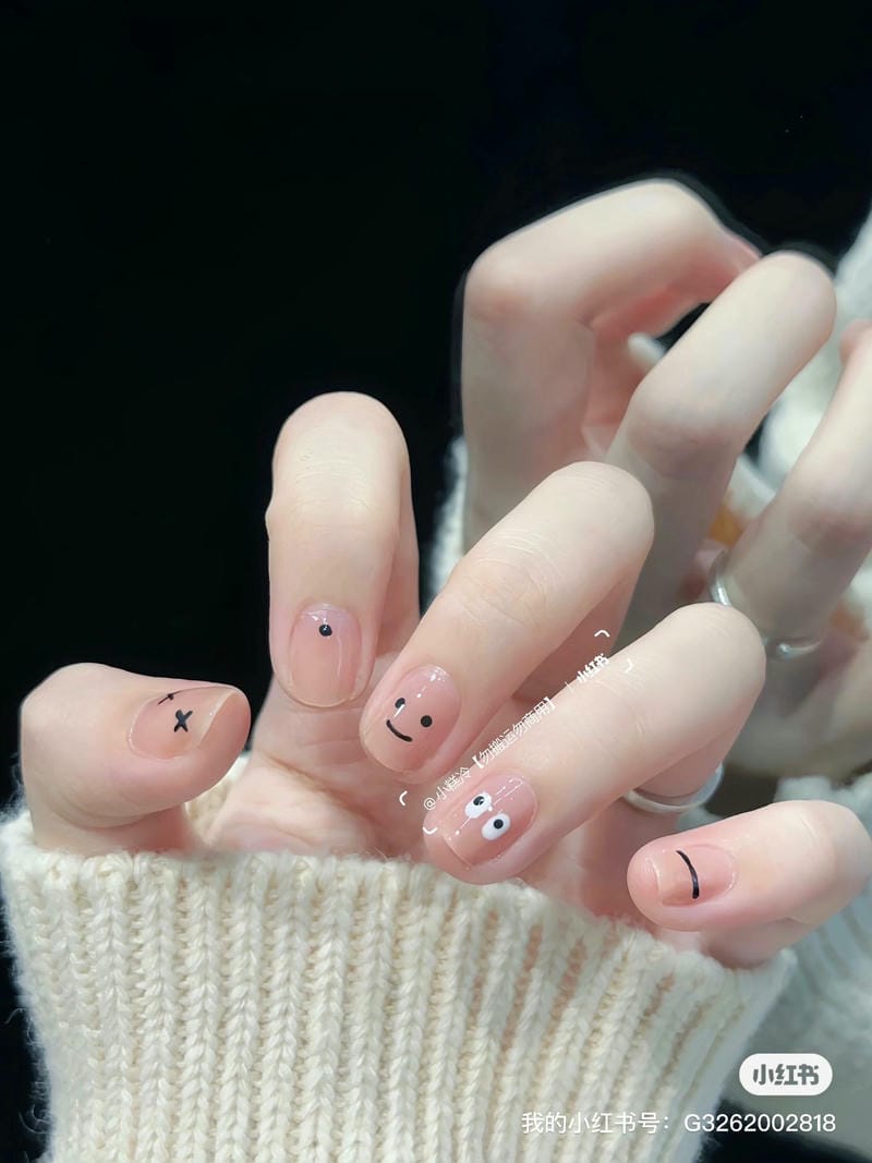 Mẫu nail mặt cười đẹp, dễ thương: Gợi ý hot trend năm 2025 Mau Nail Mat Cuoi Form Ngan Don Gian