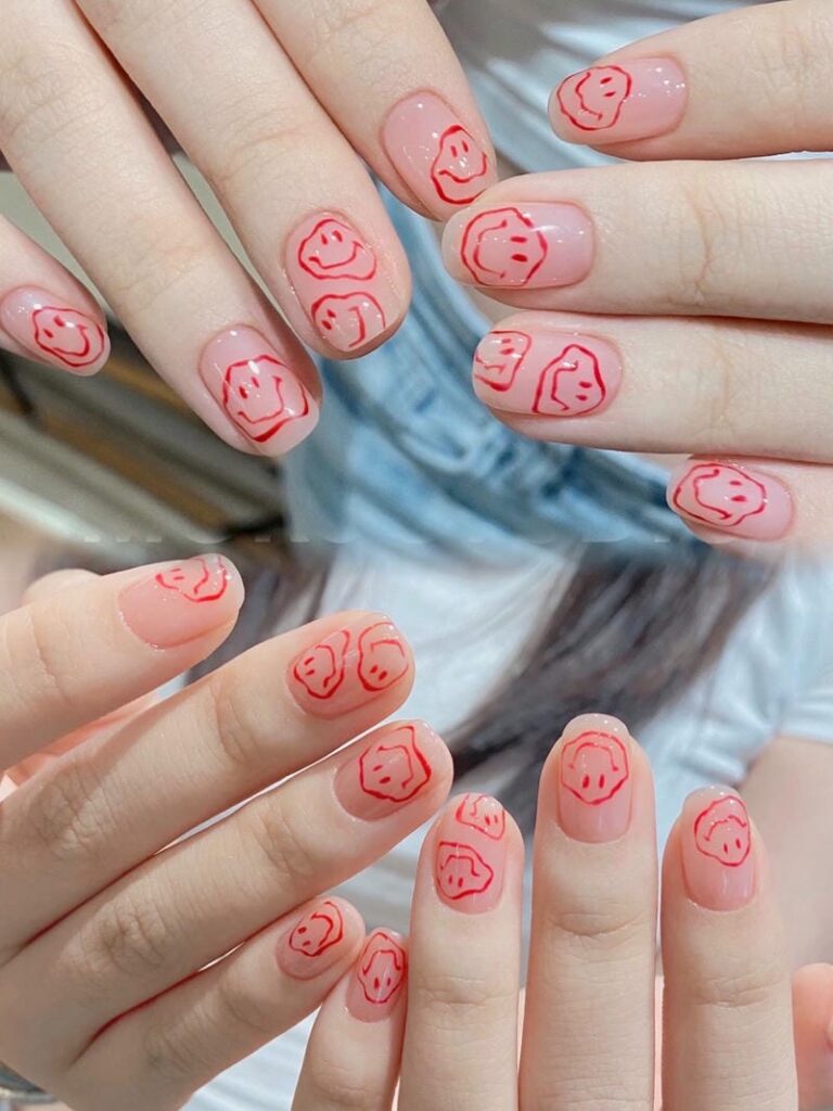 Mẫu nail mặt cười đẹp, dễ thương: Gợi ý hot trend năm 2025 Mau Nail Mat Cuoi Form Ngan Nhe Nhang 768x1024