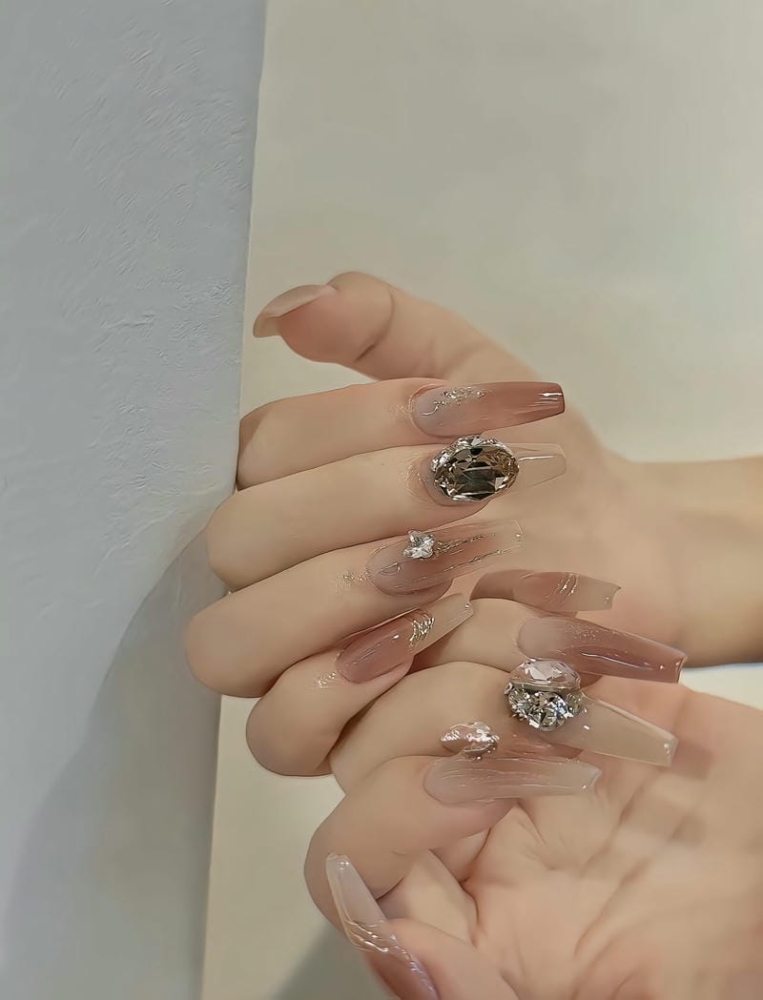 Top những mẫu nail móng thang vuông hiện đại sắc sảo, tôn dáng tay 16 Mau Nail Mong Thang Dinh Da Sang Chanh