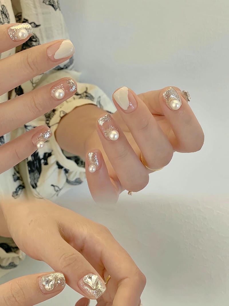 Mẫu Nail Màu Bạc 50+ Thiết Kế Sang Trọng & Cuốn Hút 2025 Mau Nail Nhu Mau Bac Mix Trang Nhe Nhang