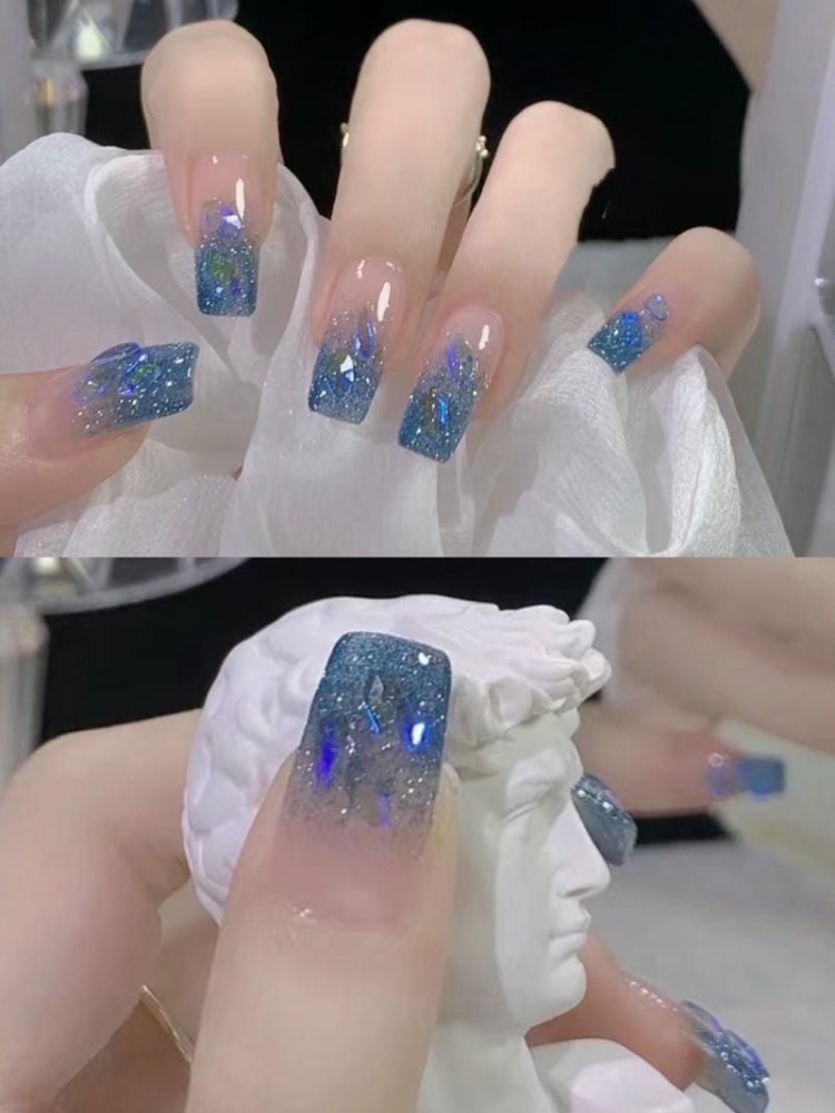 20+ Mẫu nail màu xanh coban sành điệu sang chảnh cho các nàng 8 Mau Nail Nhu Xanh Coban