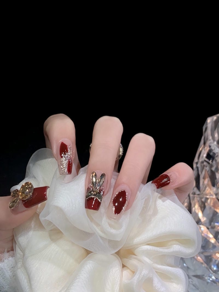 Bộ sưu tập mẫu nail con thỏ dễ thương đáng yêu nhất năm nay Mau Nail Tong Do Ket Hop Dinh Da Hinh Tho Sang Chanh