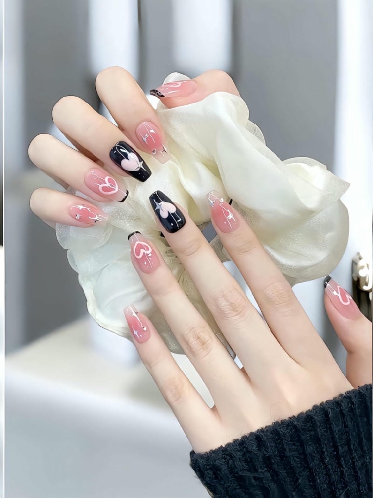 Bộ Sưu Tập Mẫu Nail Trái Tim Đơn Giản Và Đẹp Mê Hồn Cho Các Nàng 4 Mau Nail Trai Tim Ca Tinh