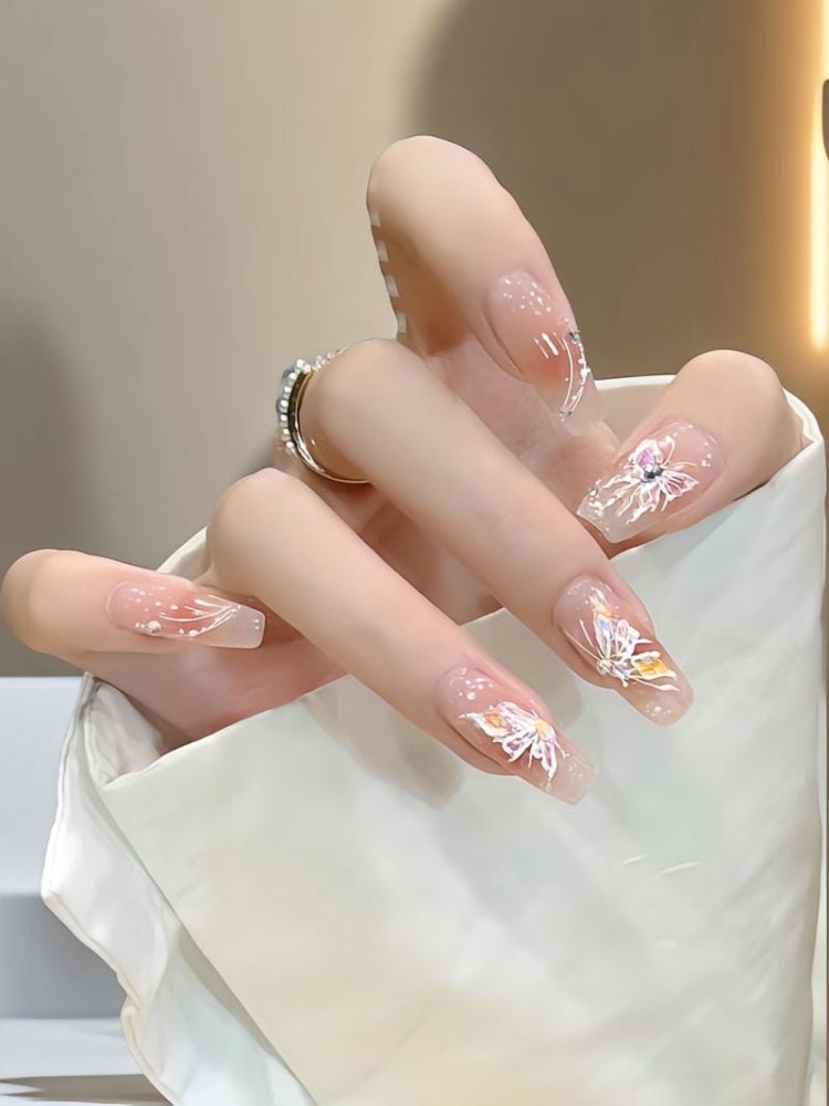 Top 25 mẫu nail bướm vẽ xinh đẹp, quyến rũ và ấn tượng 13 Mau Nail Ve Buom Don Gian Nhe Nhang